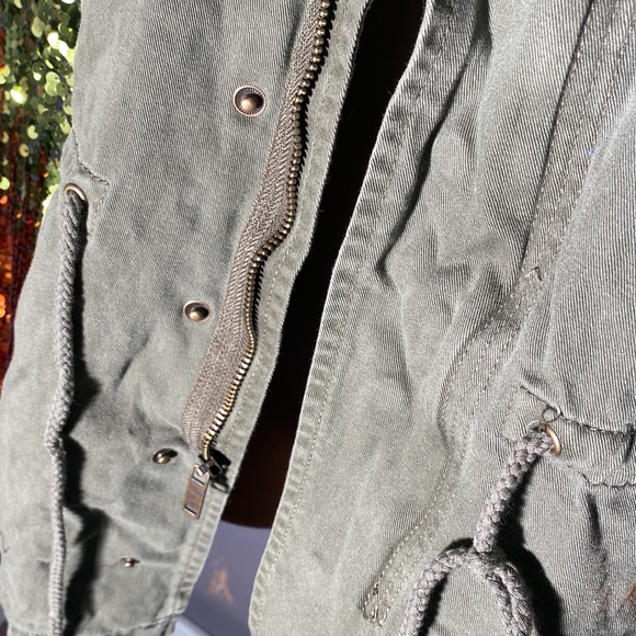 BARNEYS NY - NWT - jacket: olive green w rainbow sequined long sleeves  - 42 / 8 - Picture 12 of 16